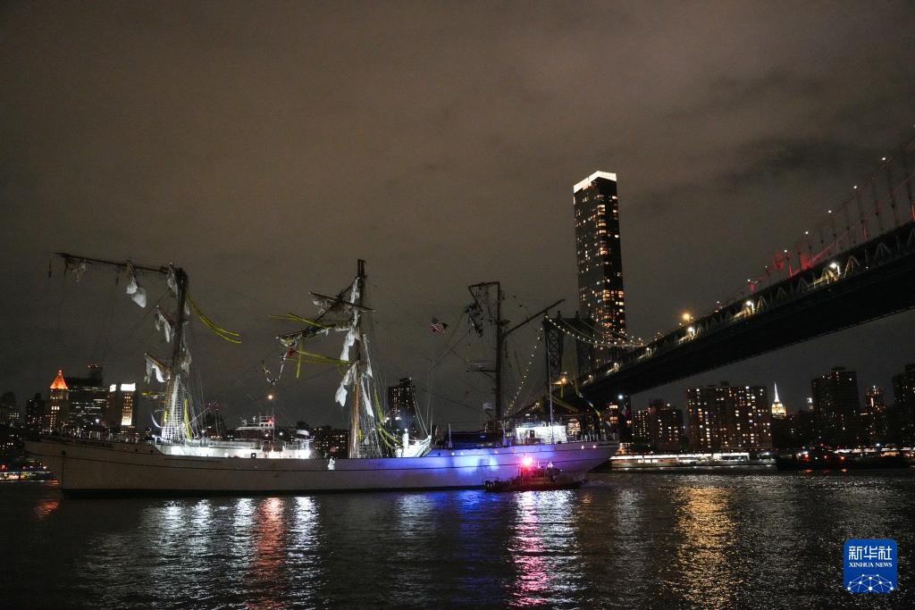 墨西哥海军帆船纽约撞桥事故已致两人死亡