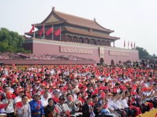 纪念同仇敌忾的昨天，共创民族复兴的明天——记港澳台同胞参加纪念中国人民抗日战争暨世界反法西斯战争胜利80周年大会