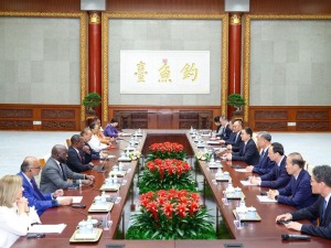 韩正集体会见出席全球共享发展行动论坛第三届高级别会议外方代表