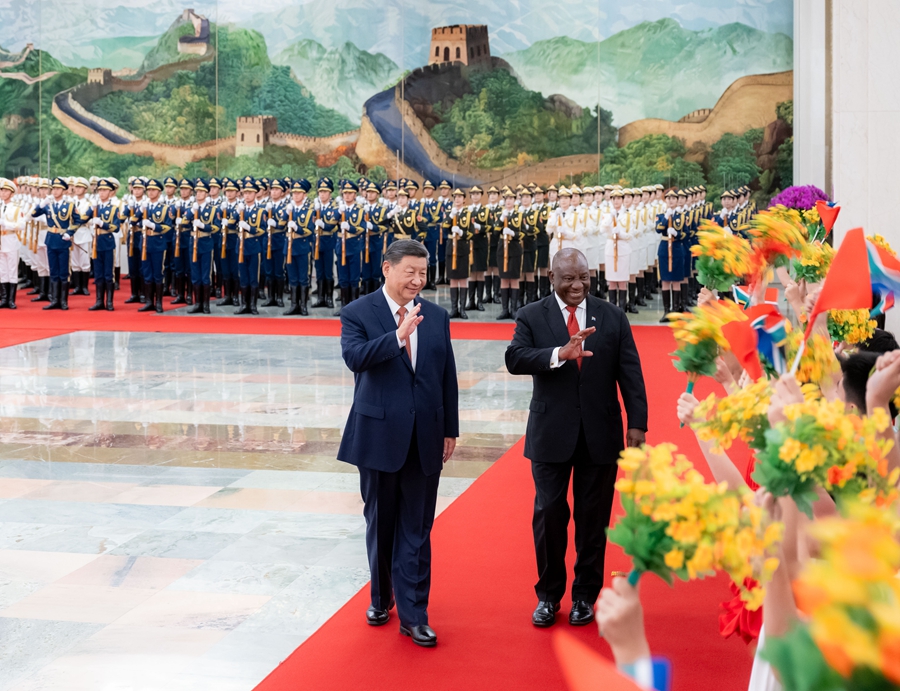 习近平同南非总统拉马福萨会谈