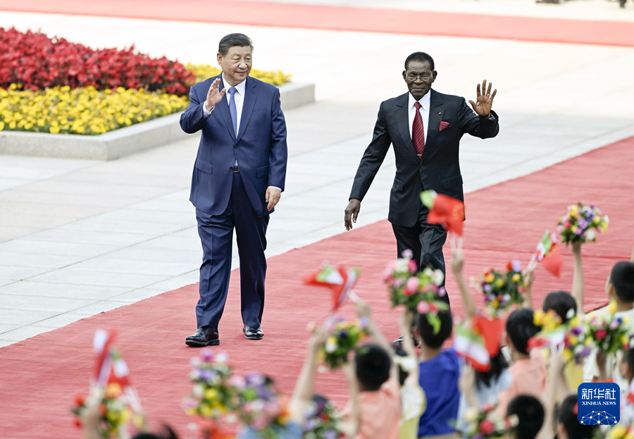 习近平同赤道几内亚总统奥比昂会谈