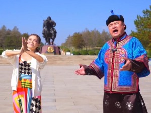 台湾网红聆听鄂尔多斯短调民歌 被草原文化艺术瞬间圈粉