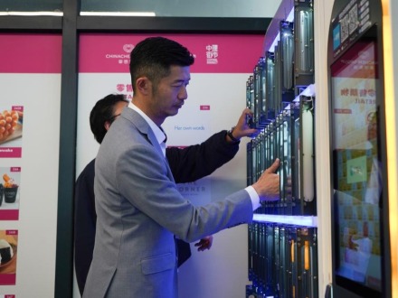 香港故事丨智能漂书机“漂”出香港阅读新风景