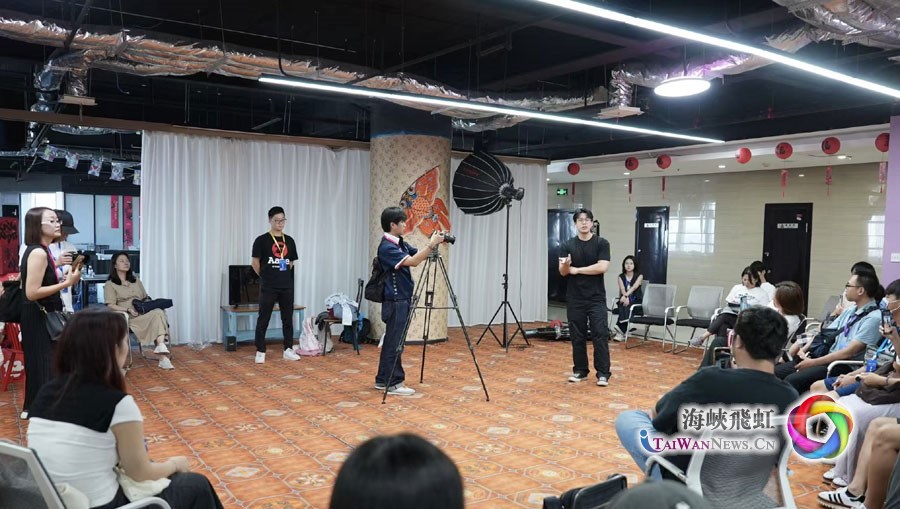 魅力江城随手拍：台湾青年相聚武汉 拍出两岸好故事_fororder_图1