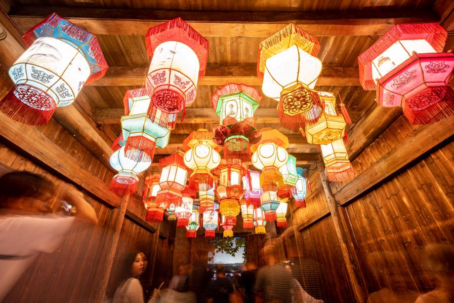 长街宴、夜灯会、水上年市、水陆巡游、年味大集......乌镇水上人家水上年味浓! 长街宴、夜灯会、水上年市、水陆巡游、年味大集......乌镇水上人家水上年味浓!