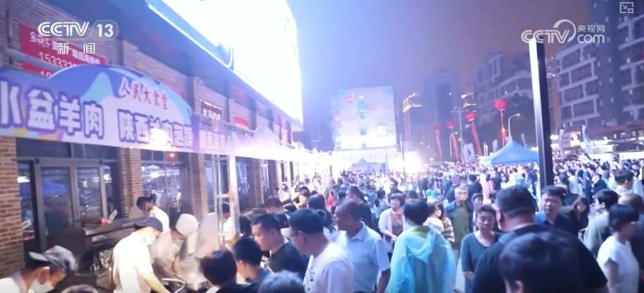 人气旺、消费热！“老空间+文化IP”化身潮酷空间 多元新场景撬动消费新引擎