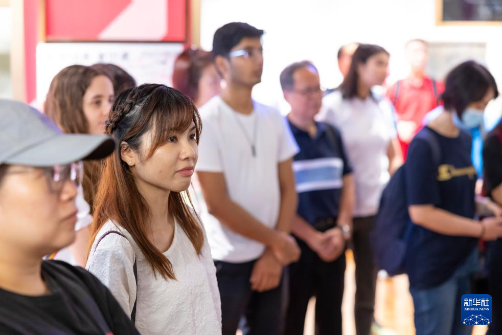 香港故事丨旅游义工:见证美好邂逅 传递香港温度 香港故事丨旅游义工:见证美好邂逅 传递香港温度