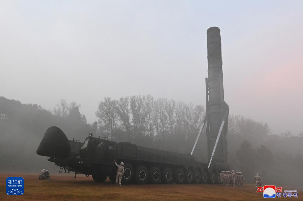 朝中社：朝鲜试射最新型“火星炮－19”型洲际弹道导弹
