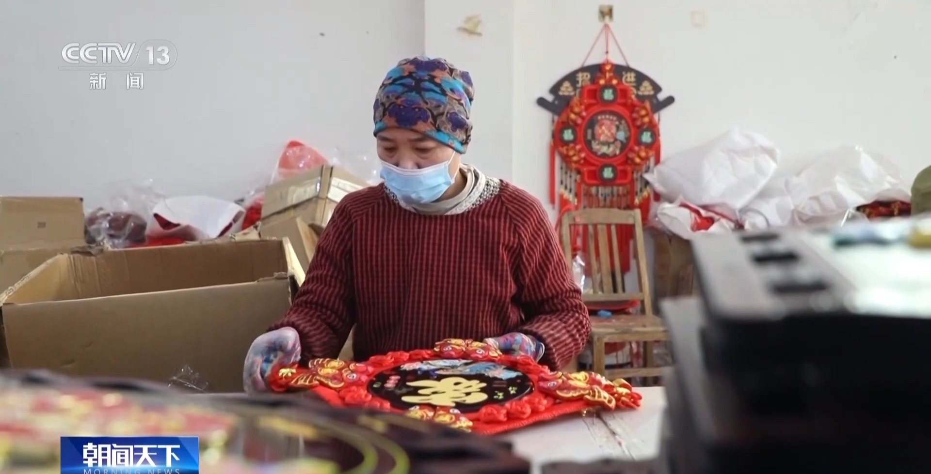 烟花走俏 麻将机大卖……外国人怎么过春节？中国节日“玩法”走向世界