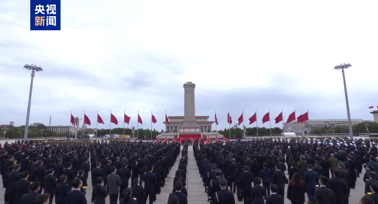 习近平等党和国家领导人出席烈士纪念日向人民英雄敬献花篮仪式