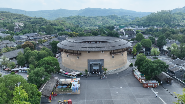 台湾青年探访成都洛带古镇  享客家美食  品客家文化_fororder_08e012b6cd8580efce614d58702bfa8