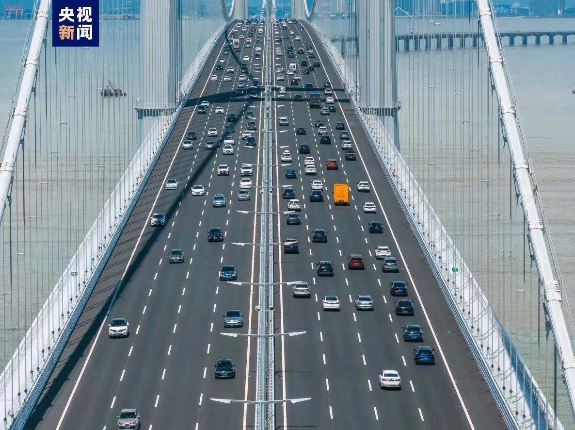 “灣區(qū)新頂流”！深中通道開通首月車流量破300萬車次