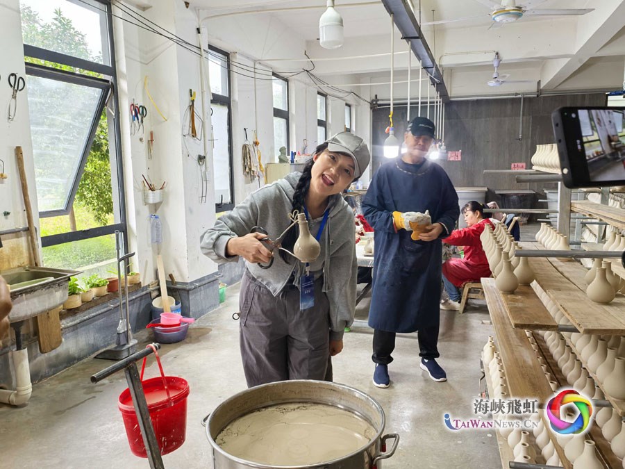 执着追求天青色的梦想——“中国式现代化发展看河南”两岸媒体联合采访团走近汝瓷_fororder_图6