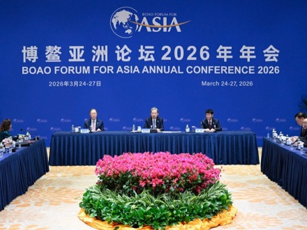 赵乐际分别会见阿塞拜疆国民会议主席加法罗娃、哈萨克斯坦第一副总理斯克利亚尔 集体会见博鳌亚洲论坛理事和高级顾问