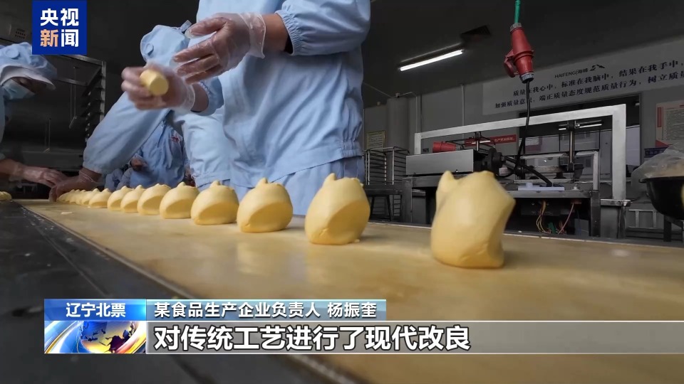 年货市场“马”上热 琉璃马、朱砂文创热销