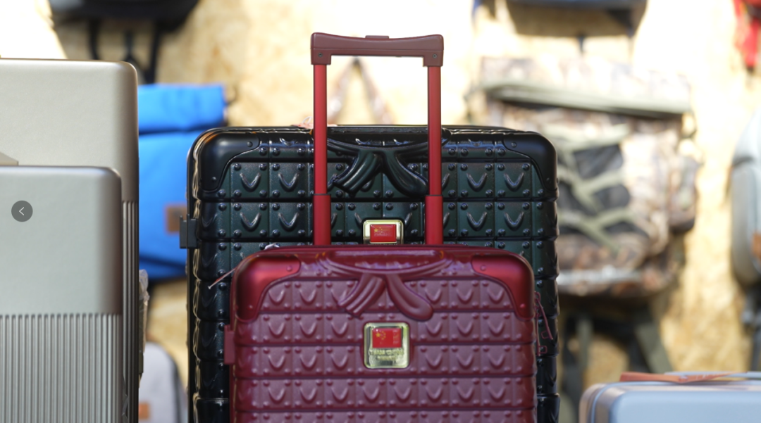 总台8K超高清转播车现身巴黎 台湾青年：骄傲期待！