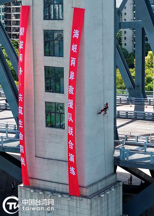 汉台救援队联合出击，水天之间架设生命通道