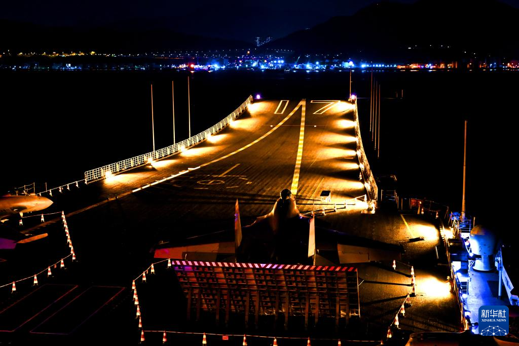 记者手记：夜泊维多利亚湾