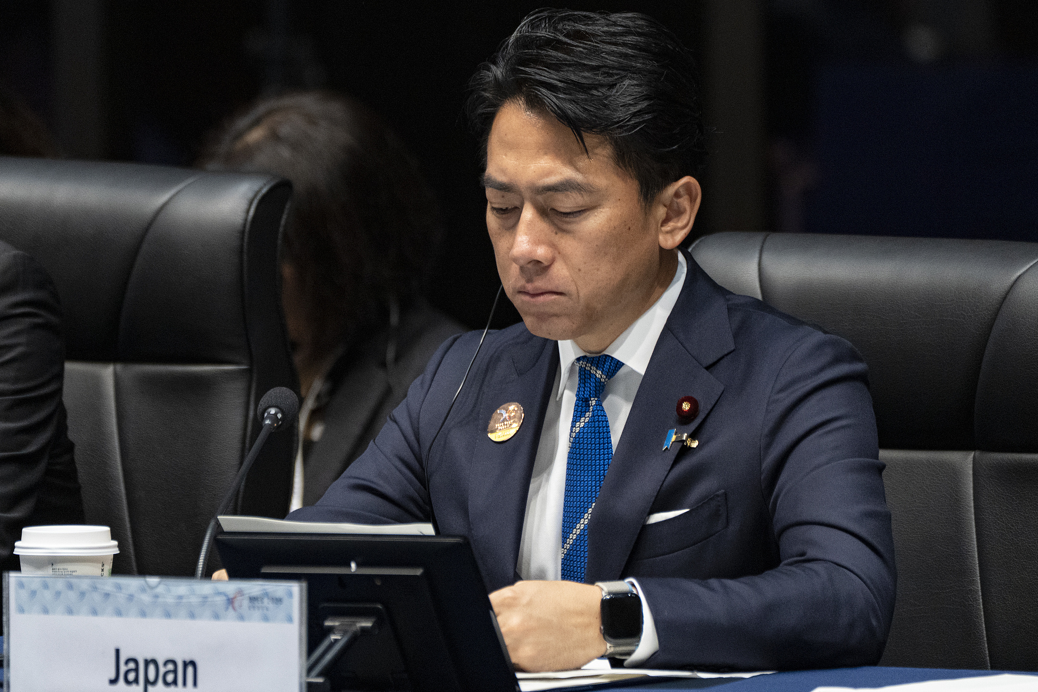 石破茂黯然下台 自民党“双少数”困局谁来破？