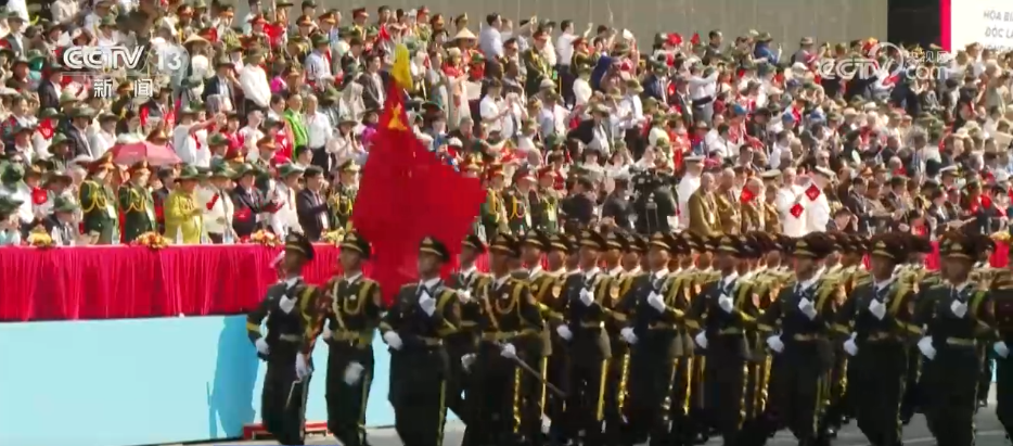 解放军仪仗队高频参加多国阅兵 “中国排面”亮相海外受到热烈欢迎