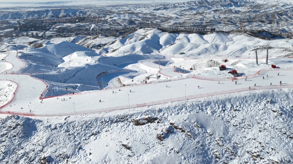 新疆阿勒泰“雪假”首日 听听孩子们感受如何
