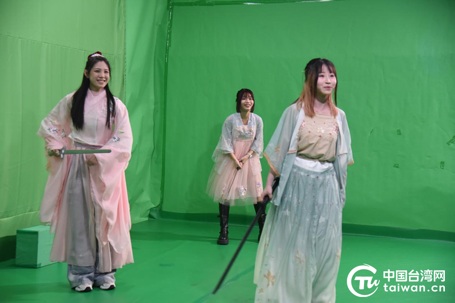 参观人文景观 体验文艺创作 台湾青年乐游内江