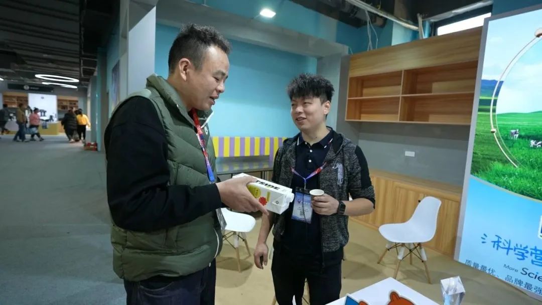 浙江青田华侨二代回乡创业，连通世界助力侨博