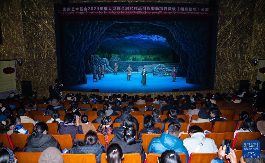 第一个机场、第一所大学……一组照片见证新西藏变迁