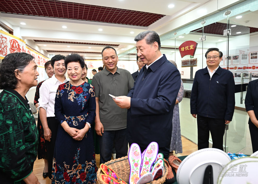 習(xí)近平在寧夏考察調(diào)研