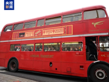 伦敦双层巴士换上总台春晚盛装！中国年味飘进英伦