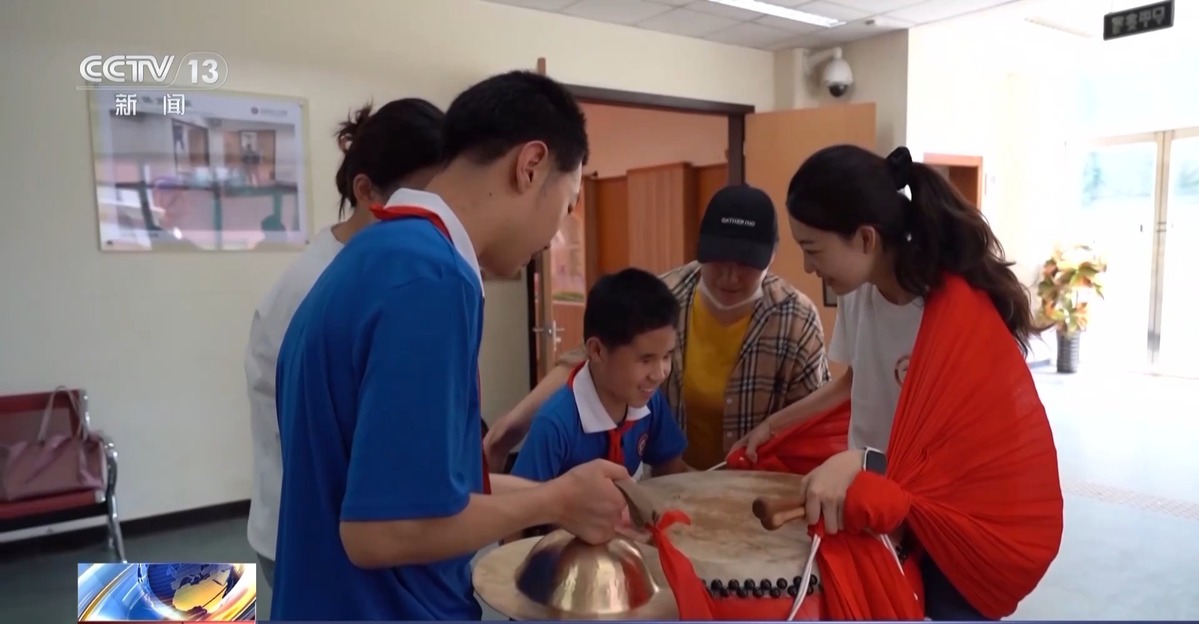 模拟法庭、陶瓷拉坯……各地活动丰富多彩庆“六一” 模拟法庭、陶瓷拉坯……各地活动丰富多彩庆“六一”