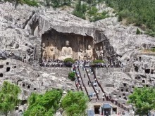 习近平河南行丨千龛邻峭壁 瑰宝绽芳华——走进龙门石窟