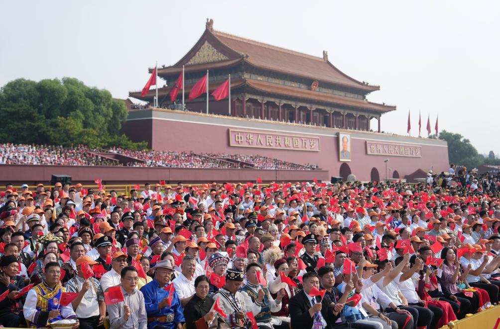 纪念同仇敌忾的昨天，共创民族复兴的明天——记港澳台同胞参加纪念中国人民抗日战争暨世界反法西斯战争胜利80周年大会