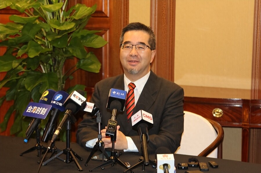 马英九基金会率团访比亚迪展示馆，台生对大陆新能源汽车发展很震撼