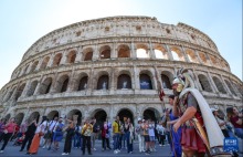 罗马举行盛装游行活动庆祝建城2779年