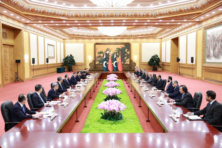 习近平会见巴基斯坦总理夏巴兹