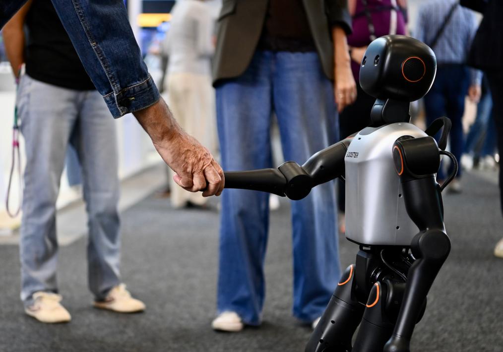 展望全球人工智能2026年演进新局