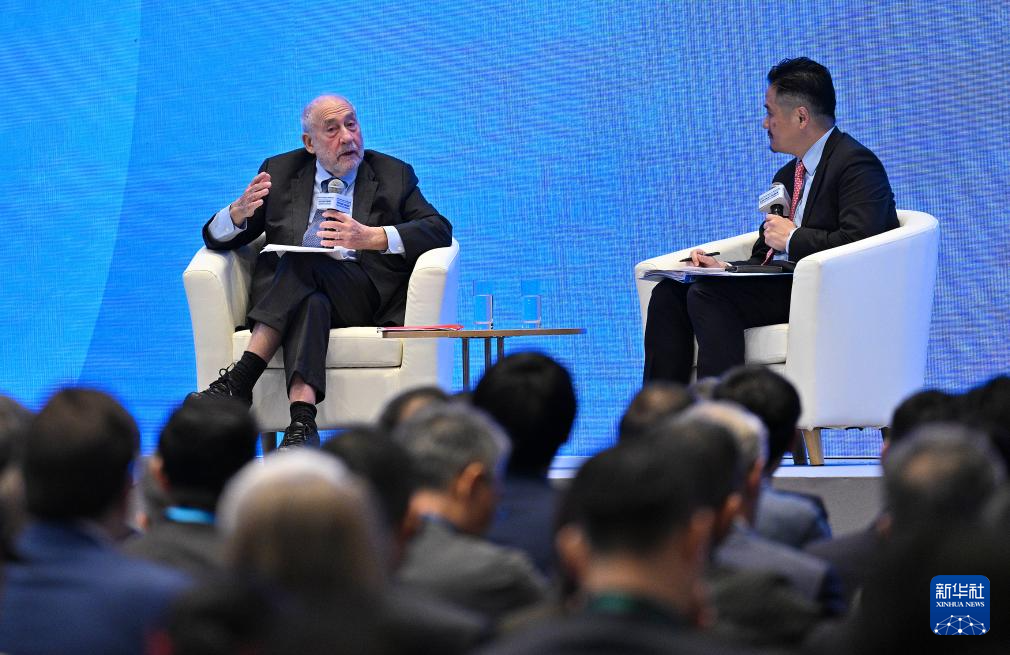 诺奖得主施蒂格利茨：中国经济增长仍具广阔空间 香港桥梁作用将更重要