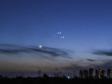 4月25日拂晓金星和土星将上演“双星拱月”