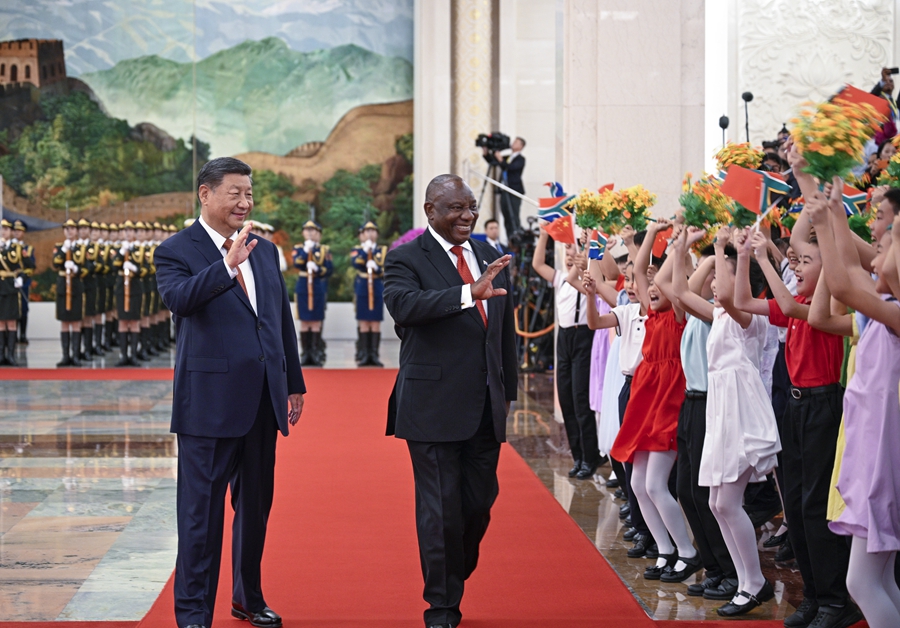 习近平同南非总统拉马福萨会谈