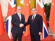 李强同英国首相斯塔默会谈
