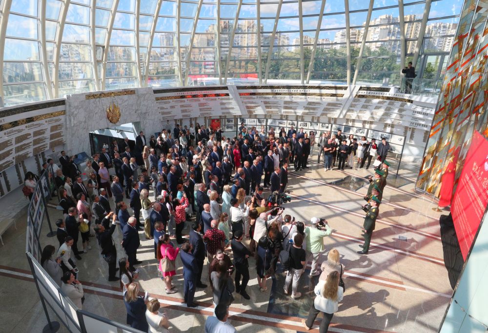 “铭记历史　开创未来”——纪念抗战胜利80周年图片展在明斯克开幕