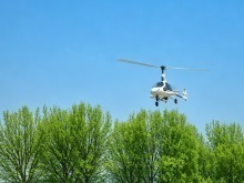 中国首款正向设计自转旋翼机完成首飞