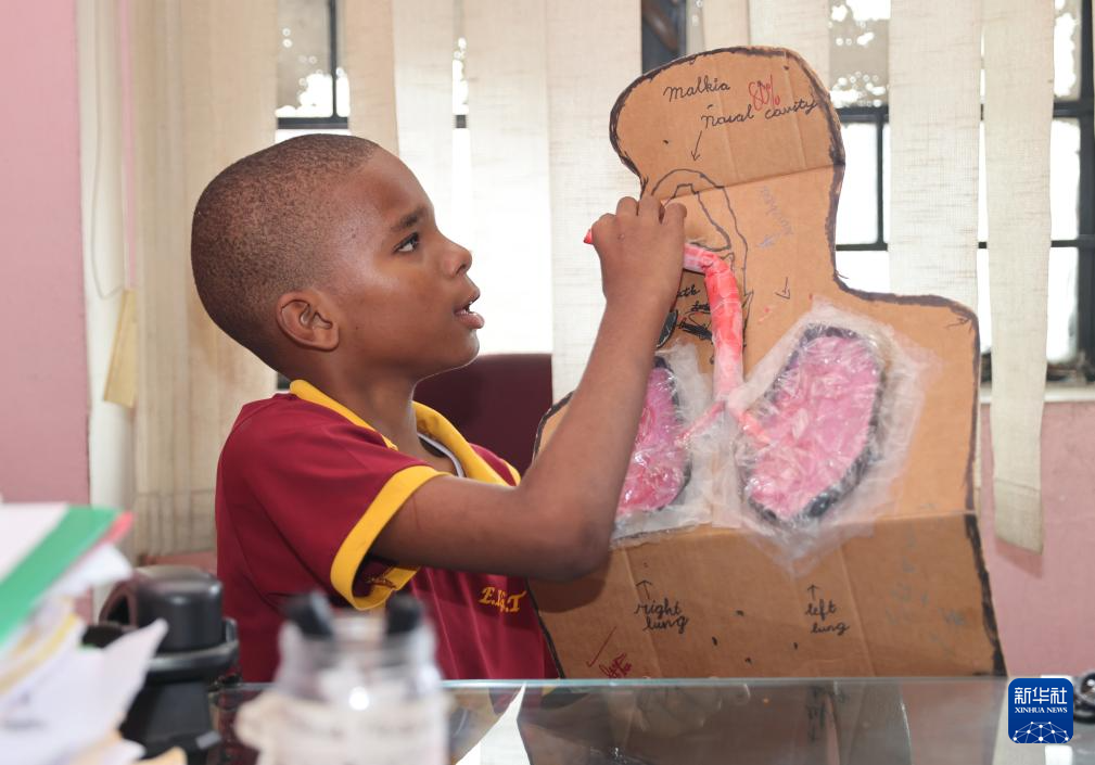 中文课程走进牙买加特殊教育小学