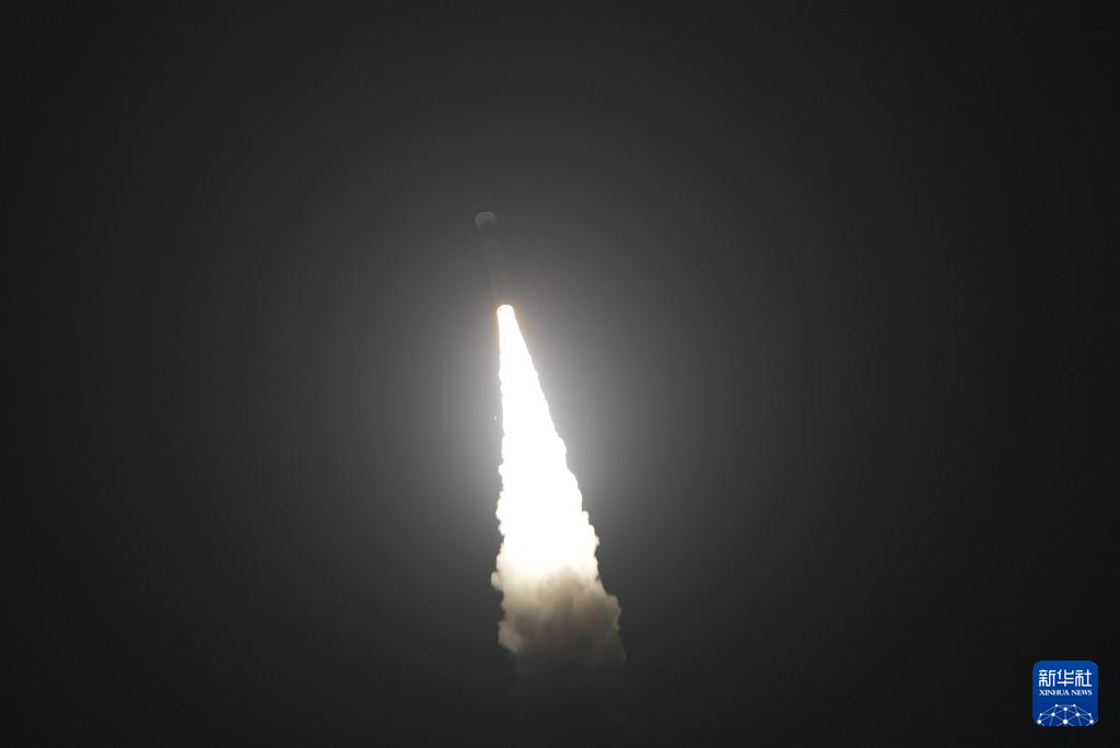 中国成功发射微厘空间02组卫星