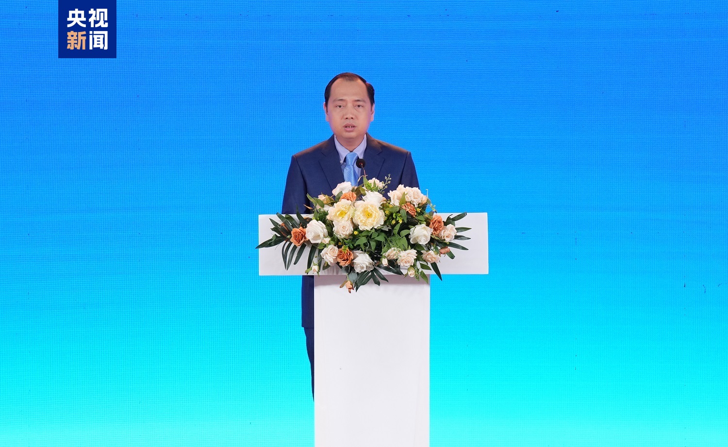 《平“语”近人——习近平喜欢的典故》（柬埔寨语版）在柬埔寨主流媒体播出