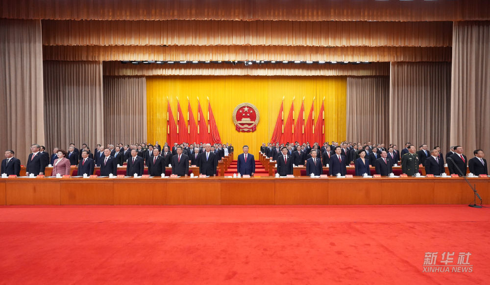 习近平出席新疆维吾尔自治区成立70周年庆祝大会