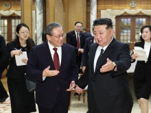 李强会见朝鲜劳动党总书记、国务委员长金正恩
