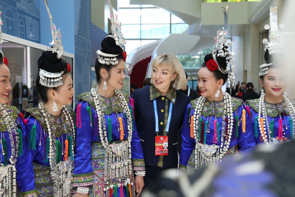 推动全球妇女事业发展的重要里程碑——习近平主席主旨讲话为国际社会促进妇女全面发展开辟广阔道路