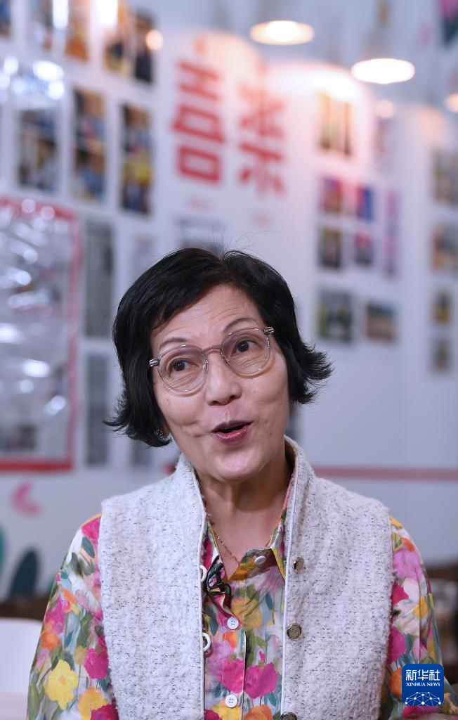 “感动香江”的单亲母亲和她的“朋友仔”